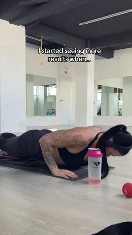 Don’t get me wrong. Not every set should be taken to failure. The majority of your training should involve sets where you leave about 2/3 reps reserves in the tank. However, pushing yourself to failure can be beneficial as it helps you understand your limits and discover the extent of your capabilities. Without pushing to failure, you may never truly know what your limits are! #gymmotivation #failure #gymrat #GymLife #GymTok #pushups 