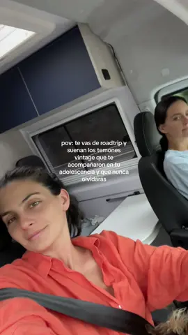 Cosas que solo pasan en un roadtrip 🚐😎 - @Sareur  #roadtrip #road #music #vintage #van #vanlife #camper #camperlife #Love #singing 