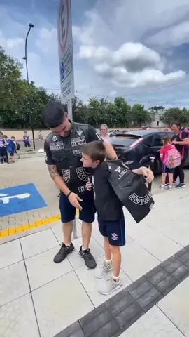 Great moment❤️⚡ credit by🎥@InsanosmcOficial  #bobber #brotherhood #choppers #harleydavidsonmotorcycle #panhead #tiktok #bikelife #tiktokbiker #roadbike #rider #bikers #vintagebike #roadman #bike #oldschool #chopper #harleydavidsonlife #easyrider #harleydavidsonlifestyle 