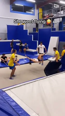 She almost touched the ceiling 😧 (via loane_piryt/Instagram) #jump #trampoline #professional #woah 