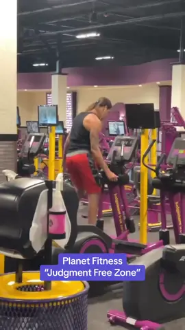 Crazy funny at the Planet Fitness #planetfitness #gymfails #workout #toofunny 