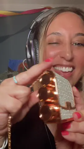 POV you at the club, see your crush, but forgot your makeup #asmr #club #pov #makeup #bff #asmrsounds #crush #lipstick #groovy #vibe #fyp #viral #queenkeewee #2lipsasmr 