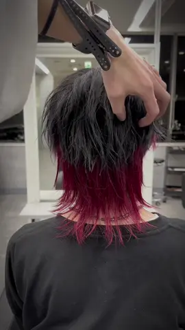 wolf hair black × red 幅広めのインナーカラー 是非保存してカウンセリングにお役立てください！ 10.34 Thank You for your support. #美容師  #メンズヘア  #メンズミディアム  #メンズパーマ  #ツイストスパイラル  #メンズカラー  #ブルーブラック  #レッドカラー  #ワインレッド  #インナーカラー  #インナーカラーレッド  #ダウンパーマ  #マッシュ  #マッシュウルフ  #ウルフ  #メンズウルフ  #ウルフヘア  #ウルフカット  #メンズメイク  #渋谷美容室  #셀카  #데일리 #좋아요 #맞팔 #오오티디 #패션 #ulzzang  #ulzzangboy  #ulzzangasia #ulzzangkorea 
