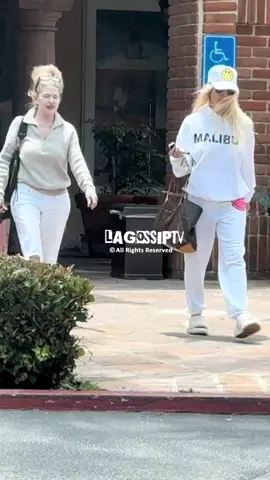 Desperate Housewives star #nicollettesheridan keeps it casual in white as she stops by Cross Creek while out getting some shopping done with friends in Malibu #lagossiptv #aviatornation  #dreamland