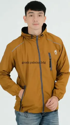 Musim hujan pakai jaket ini aja yang anti air #jaket #jaketpria #jaketbolakbalik #jaketparasut 