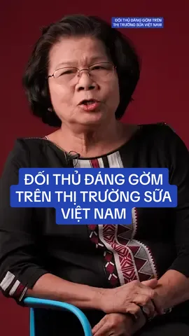 ĐỐI THỦ ĐÁNG GỜM TRÊN THỊ TRƯỜNG SỮA VIỆT NAM Theo thông tin từ Nielsen IQ trong 6 tháng đầu năm 2022, thị trường sữa đang có những thay đổi nhẹ nhưng đáng chú ý. Cụ thể, Vinamilk và Abbott, hai trong top 3 công ty sữa chiếm thị phần lớn tại Việt Nam, đã ghi nhận một sự giảm nhẹ trong thị phần của họ. Trong khi đó, Vitadairy đã tăng từ 8,10% (năm 2021) lên 10,1% (năm 2022), trở thành đơn vị đứng thứ ba trong bảng xếp hạng.  Vậy bí quyết thành công của Vitadairy là gì? Theo các chuyên gia phân tích thị trường, lý do chính là Vitadairy đã đáp ứng thành công nhu cầu về 