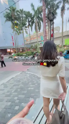Besok janji ngga salah outfit dehh kalo ke Blok M‼️ Jan maen maen klean dimana” bombastic side eye soalnya🫣🙏 #skena #kalcer #blokm #jaksellifestyle 