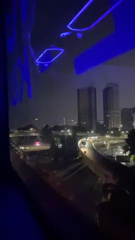 bis malam #relakautinggalkanaku  #tasyarosmala  #toljakartatangerang  #tamananggrek #flyovertamananggrek  #tol #tolcawangsemanggi  #tolcawangsemanggi  #bisbudimanthebest #bisprimajasa 