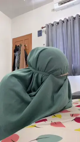 Habis sholat,curhat sama Alloh sambil nangis tuh rasanya lega banget, plong hati dan pikirann 😌