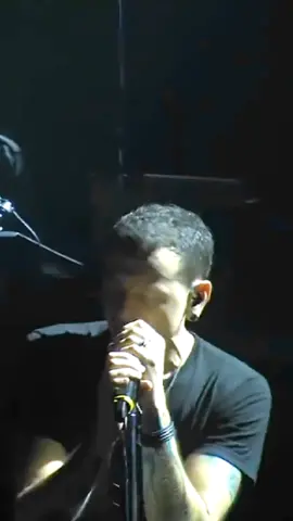 Uma dos auges vocais de Chester Bennington! Linkin Park - Rolling In The Deep (Adele) Live: iTunes Festival 2012 (London) Via: Linkin Park ( ofc Channel on YouTube ) #linkinpark #linkinparkfans #rock #rocknroll #rockandroll #chesterbennington #mikeshinoda 