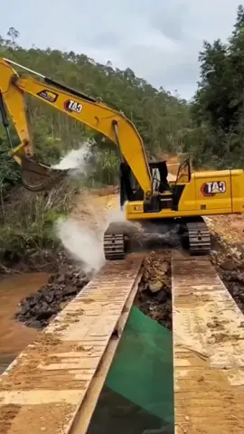 Bora de ducha 😂🚿🫧💧#maquinariapesada #excavadoras #retroexcavadoras #bulldozers #grúas #cargadoresfrontales #camionesvolquete #compactadoras #motoniveladoras #tractores