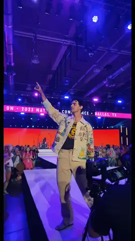 And that's a wrap on GYTO Nationals in Dallas ✨🤠 What an incredible week of learning and growing with over 6,500 teachers from all over the WORLD! Oh and of course @joejonas too 🤩 Already missing my teacher besties See you in Orlando @Get Your Teach On 