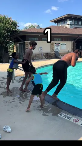 Siblings push their brother and sister in the pool 🤣 #trending #funny #Siblings #fyp #family #prank #sister #brother 
