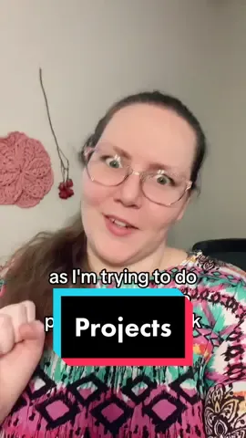 Projects I need to conolete already so i can focus on work! #linen #sewingprojects #punchneedleprojects #experiments #fiberarts #wipwednesday 