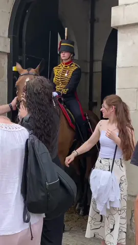 #foryoupage  #tiktokviral #viraltiktok #viralvideo #videoviral #follow #subscribe #like #share #bestvideo #fypviral #donottouch  #horseguardsparade #changingoftheguards #royalguards #thekingsguards #kingsguard #kingshorse #fyp #foryou #fypシ #fanpage #tourists #london 