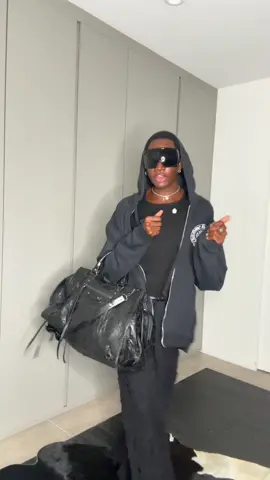 GRWM CUZ WE GOING OUTTA TOWN✈️ #grwm 