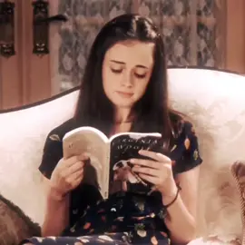 shes the cutest #fyp #gilmoregirlsedit #gilmoregirlsedits #rorygilmore #rorygilmoreedit #gilmoregirls #fall #softedit ##fallaesthetic