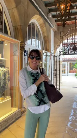 #classystyle #classywomen #classywomanstyle #palmbeachisland #palmbeachflorida #worthavenue #bottegaveneta #oldmoney #oldmoneyoutfits #oldmoneylifestyle #oldmoneystyle #dresstoimpress #outfitinspo #momoutfit #momoutfitinnspo #luxurydresses #luxurystylist #luxurystyling #luxurystylingset #celebritytiktok #celebritystreetstyle #fyp 