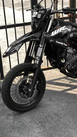 tiba” kepikiran pen ganti decal nih 😄 #wr155supermoto 