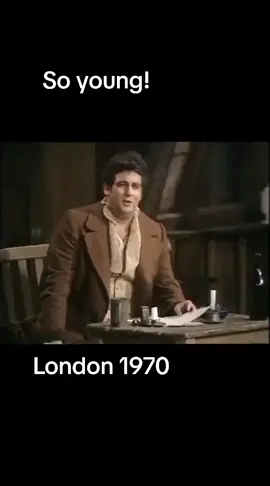 Plácido Domingo singing 