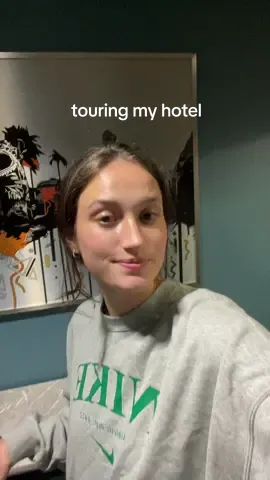 Mwah hey vegas i dont like being in hotels alone so here is my tour 