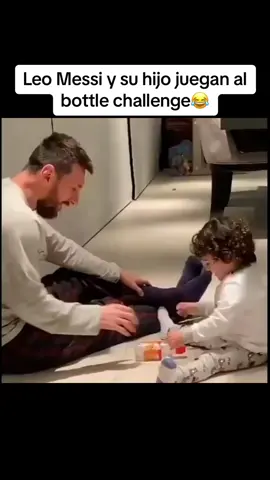 Leo Messi juega con su hijo al bottle challenge. #messi #leomessi #bottlechallenge #argentina #fcbarcelona #españa #barcelona 