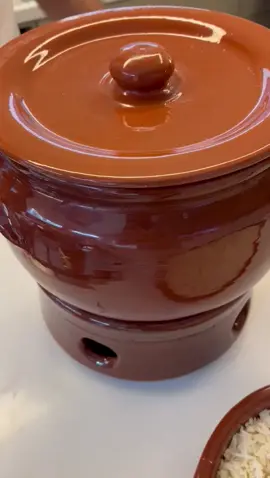 Feijoadinha 😋 . Nossas panelas de barro . nos siga na outra rede @arletefreirelocacoes 