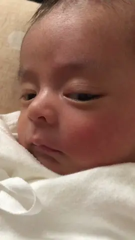 Grabe namang side eye yan baby ko kaka-1month mo pa lang umaattitude na🤣  #boombasticsideeye #babytiktok #newborn #babyboy #fyp  
