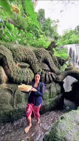 Ketenangan, kelembutan, keheningan, pengendalian diri dan kemurnian #melukat #griyabejiwaterfall #badungbali🌿 #bali #fypシ #xyzbca 