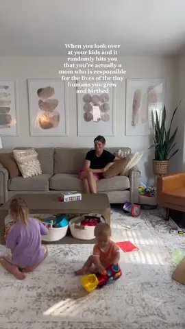 Why does this still seem crazy to me when I really think about it 😂 #momhumor #momlife #MomsofTikTok #momtok #chicagomom #baby #agegapkids #youngmom #postpartum 