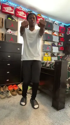 Walk in the party I’m making it jump😂🔥 #fyp #viral #foryoupage #dance #xyzbca #explore #trending #fypシ #darriklawrence333 #foryou 