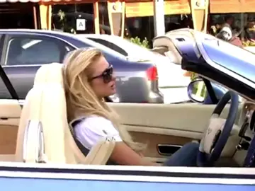 Paris Hilton drives around LA blasting Sexy Back and My Love by Justin Timberlake, April 2007 #parishilton #justintimberlake #popculture #2000s 