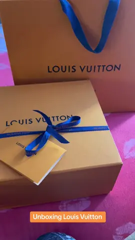 #unboxing #louisvuitton 