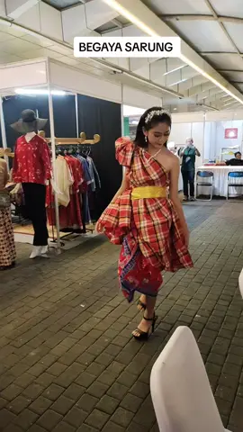 cintai Budaya Indonesia dan kreasikan SARUNG kita menjadi Fashion yang Unik seperti di video ini kreatif banget#fyp #flks #begayasarung #sarung #budayaindonesia🇮🇩 #budayaindonesia #cintaiproductindonesia #flks #foryou #latepost #flksyaguys🥰biarrame🥰 