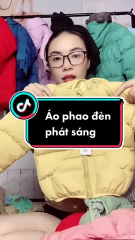 Áo khoác phao tai gấu đèn phát sáng từ 6-22kg cho bé #aokhoacchobe #aophaochobe #quanaoquangchau #muahangtaitiktokshop #embecuame #mevabe 