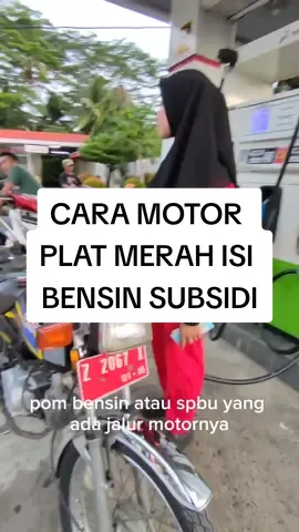 buat temen2 yang pake motor jadul, kalo isi bensin pertamax pasti tau lah ya... gk ngaruh juga ke irit ny atau ke tenaga motor ny, mau pake pertamax atau pertalite ya sama aja tenaga ny segitu2 ny.  cuman bagi yang motor ny jadul tapi plat merah... ini jadi susah kalo ngisi pake pertalite, soal ny ada aturan motor plat merah itu gk boleh isi bensin subsidi alias gk boleh pake pertalite. di bbrpa SPBU kita bakal di suruh keluar dari antrian motor pertalite dan bakal di suruh masuk jalur pertamax.
