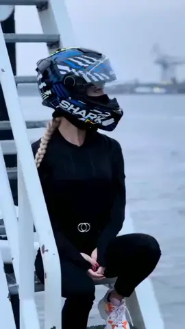 #🖤  ⛓ صــــآمــــتــوٓن وفـِــــۧﻲ قــــلــوُبــــنـآ الــــفٓ وجــــع˺💔🥺☹️