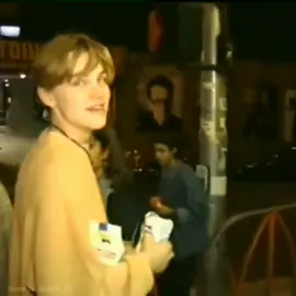 Nếu như : Bạn được về thập niên 90 trong 24 tiếng và gần khu nhà Leonardo Dicaprio người đẹp trai nhất thế kỷ 20 thời trẻ và bắt gặp được anh ấy đang đi trên đường và bạn có lại chào hỏi; xin chữ ký hoặc làm gì khác với anh ấy không? #leonardodicaprio #tch💥 