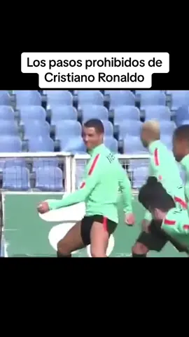 Los pasos prohibidos de Cristiano Ronaldo. #cristianoronaldo #ronaldo #cr7 #realmadrid #madrid #portugal  . Cristiano bailando, cristiano sensual , cristiano ronaldo bailando, cristiano ronaldo sensual.