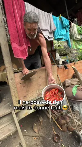 Ce genre de rencontre en voyage 🥺 Très ému par ce Polynésien qui ne possède presque rien mais qui est prêt à tout te donner ❤️ #tahiti #polynesie #polynesian 
