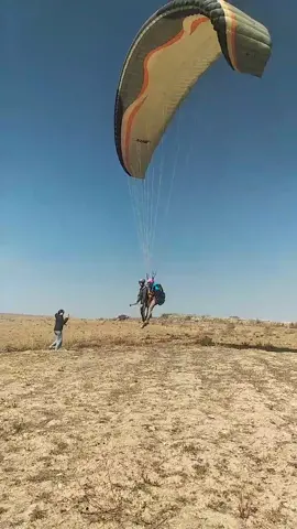 ascensor al cielo! hermosos días en #lapaz_bolivia🇧🇴 #parapente #elaltobolivia #parati #despegueseguro #seguridad #turismo #illimani #aventura 
