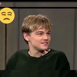 #fypシ゚viral #leonardodicaprio 90s#staywithme #tiktokvairal #she smile 😊 it because handsome and cute 🥰 this my idol in 90s #hairstyle sow beautyful hair🧑‍💼
