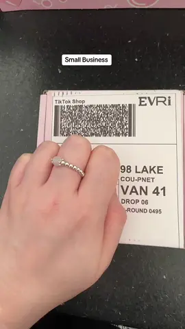 Love me a lip oil. Thank you @Believebyerin cosmetics cannot wsit to try this out. Please all popher a follow. #unboxing #SmallBusiness #girlssupportgirls #lipoil 