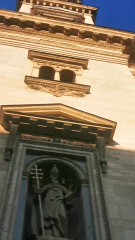 一个简单的判断，遇到难事你是寻求法律的帮助？还是找人托关系处理？