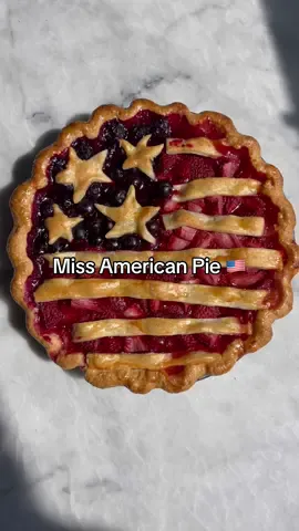 say hello to miss american pie 👋 perfect for all tour july 4th celebrations! #july4thfood #pie #redwhiteandbluedesserts #berrypie #fruitpie 