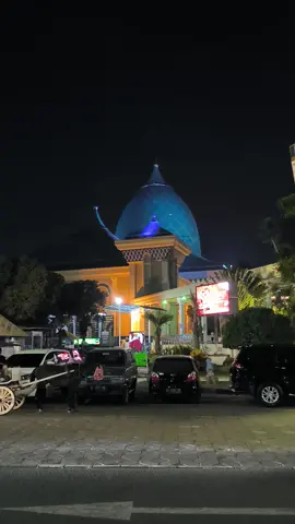 Suasana malam hari di📍Masjid Agung, Surabaya #mentahanvideo #videomentahan #mentahan #mentahan #fyp #fypシ #masjidagung #masjidalakbarsurabaya #masjidagungsurabaya #gayungsari #storytime #prankstory #storyprank 