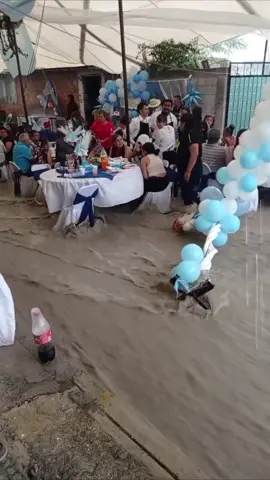 Estuvo buena la mojada 😂 #lluviasfuertes #hayalguienaquiconvida #titanic 