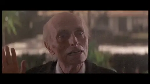 Henry Kane Lassen sie mich rein #henrykane #lassensiemichrein #poltergeist2 #reverendkane #julianbeck #germanversion #horrorfilm  #rqn #requination