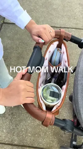 we love an organized #hotmomwalk 👏 #itzyritzy #strollercaddy #strollerorganizer #strollerorganizerwithcupholder #organizedmom #hotgirlwalk 