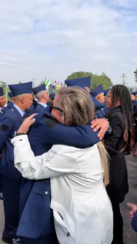Sem a senhora eu não conseguiria, te amo mãe ❤️ #forçaaereabrasileira #soldado #fab #formatura 
